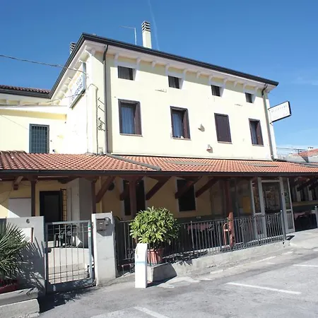 ゲストハウス Alloggio Ristorante Pizzeria Belvedere
